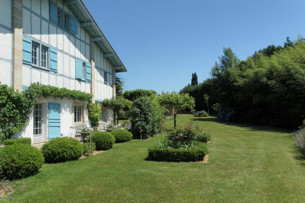 Les Volets Bleus Bed & Breakfast Arcangues Bagian luar foto
