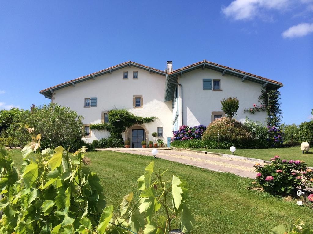 Les Volets Bleus Bed & Breakfast Arcangues Bagian luar foto